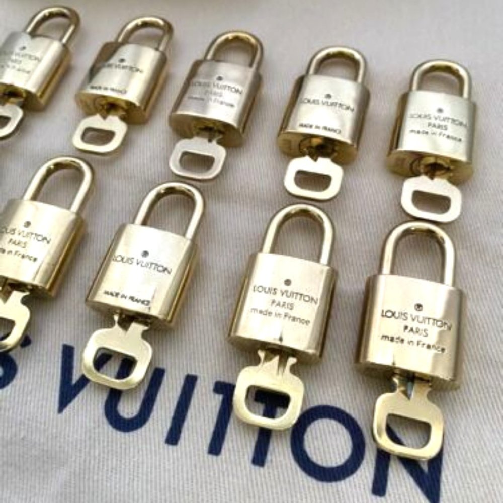SALE! Louis Vuitton Lock & Key Gold Brass Authentic MINT - Picture 5 of 15